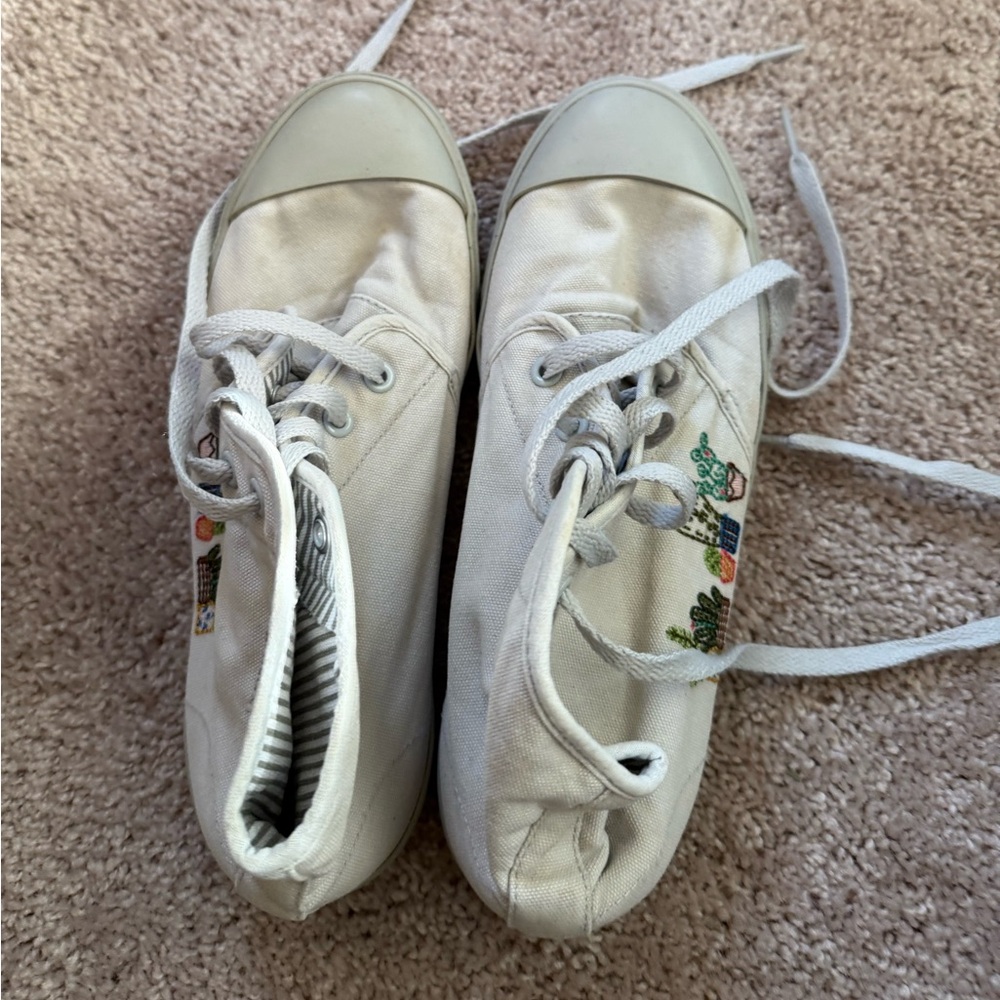 Women’s bangs size 8